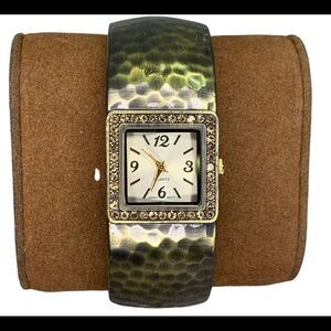 QUARTZ gold tone bangle clamper watch